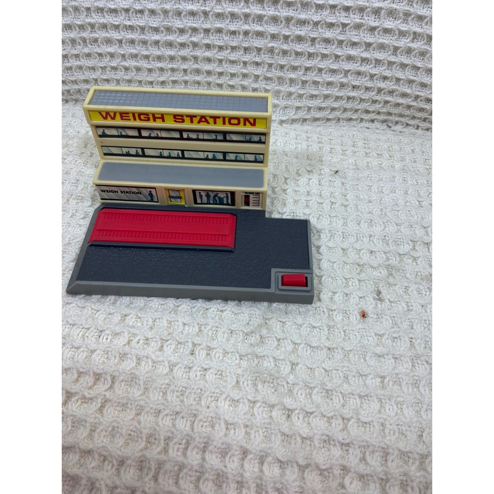 Vintag 1990 Lewis Galoob Micro Machines Highway Patrol Weigh Station Tan Gray OS